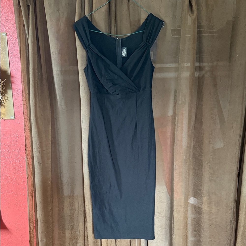 Elegant Black Sleeveless Dress